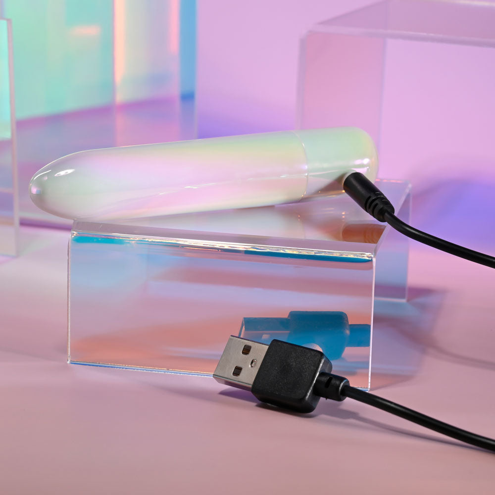 Evolved EASY DOES IT - Pearlescent White 10 cm USB Rechargeable Bullet - EN-RS-4530-2