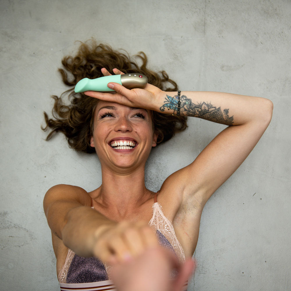 Fun Factory SUNDAZE pistachio - Pistachio Green 17.5 cm USB Rechargeable Thrusting Vibrator - FF000887LG01