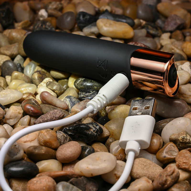 Gender X THE GOLD STANDARD - Black/Rose Gold 10 cm USB Rechargeable Bullet - GX-RS-1072-2