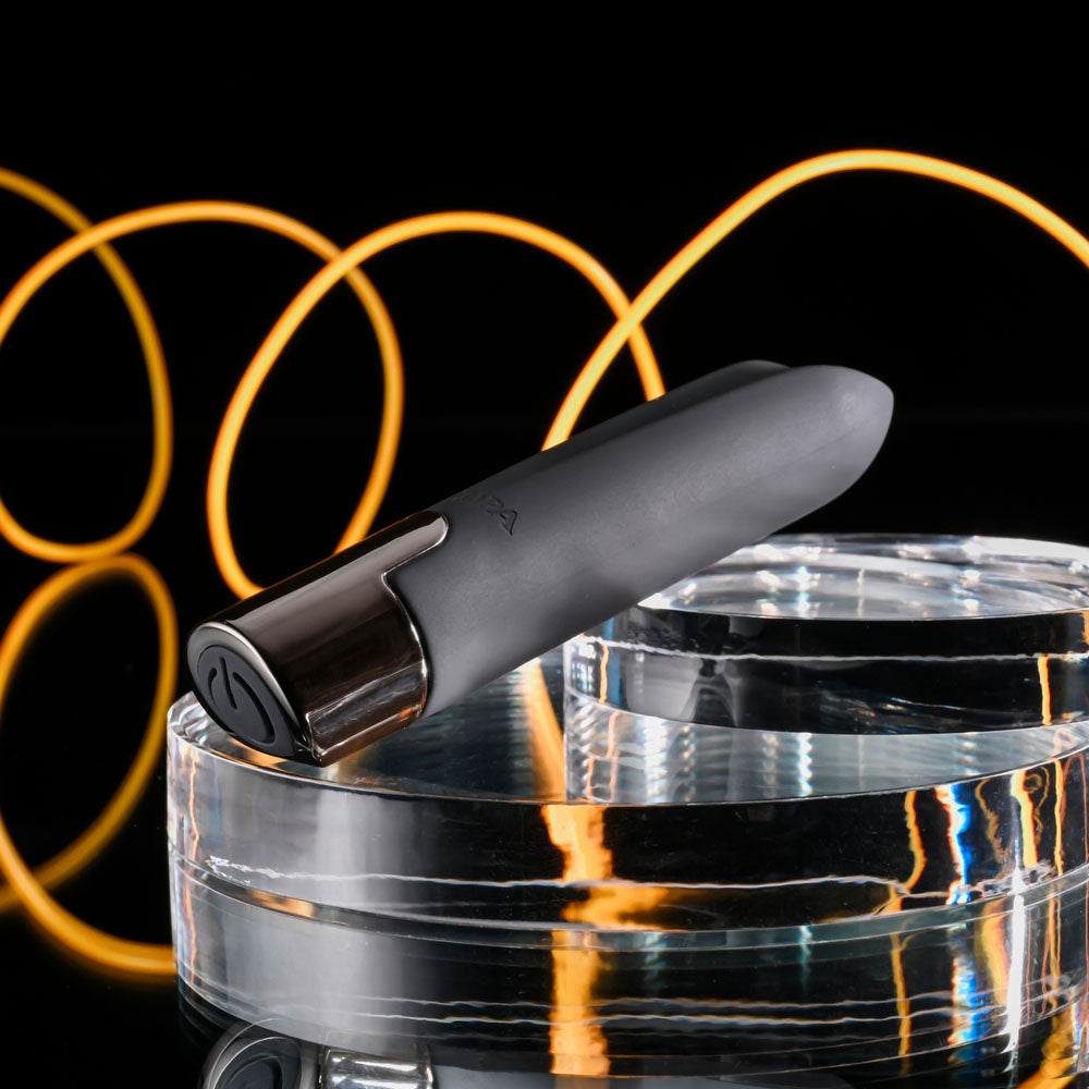 Selopa LITTLE BUDDY - Black 11.1 cm USB Rechargeable Vibrating Bullet - SL-RS-5209-2